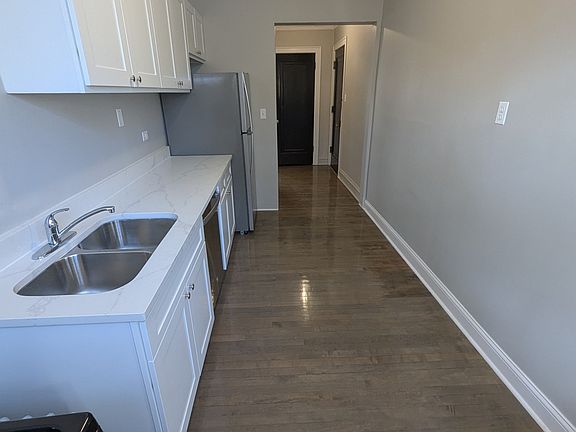 2nd image of 6701 N Greenview Ave #1