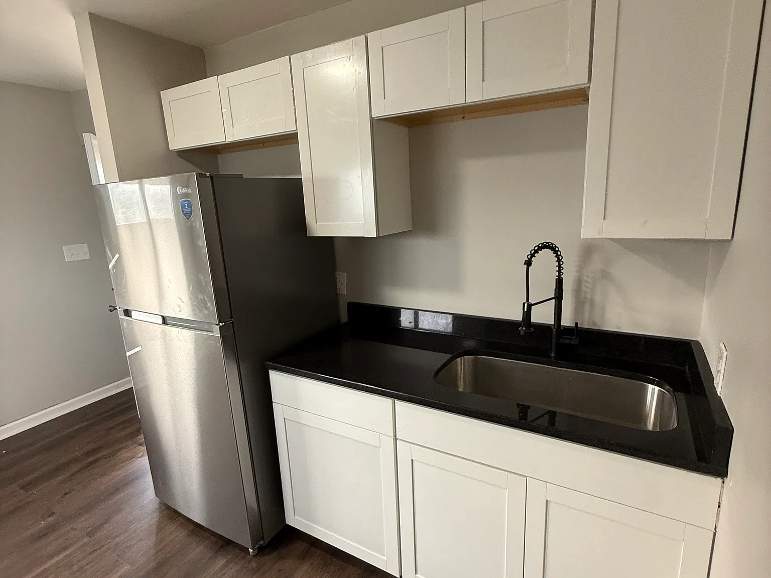 3 bed, 990 sqft, $1,500 — Photo 2