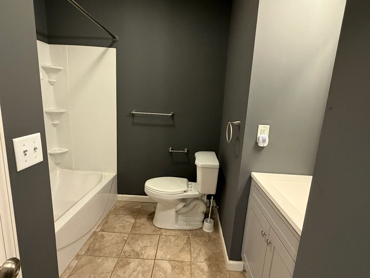 3 bed, 1224 sqft, $2,000 — Photo 4