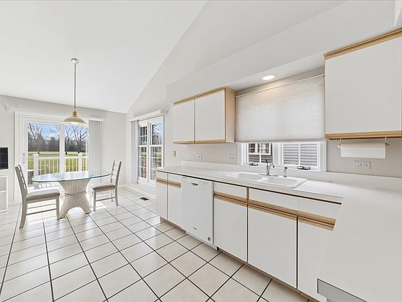5th image of 613 Rose Ln