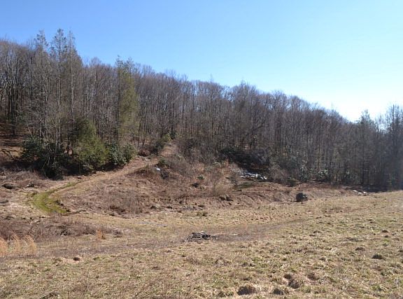 3rd image of 313 Mountainaire Ln