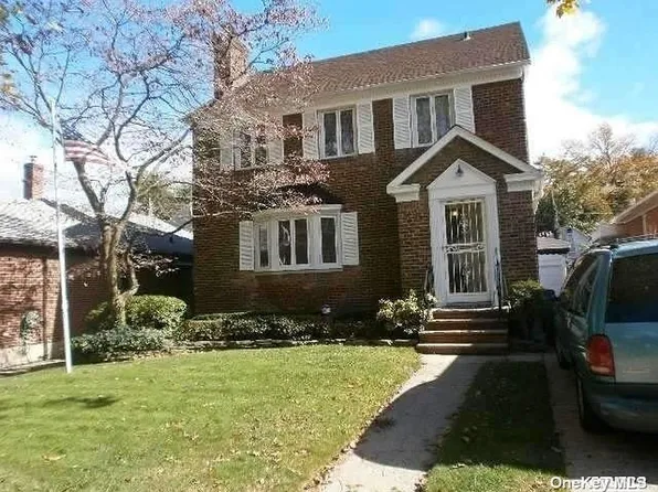 4411 192nd St, Flushing, NY 11358