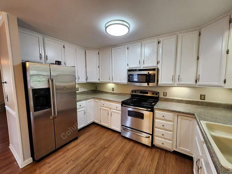 2751 Maple St — Photo 3