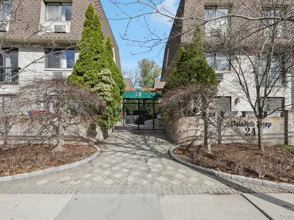 24 Carhart Avenue #210, White Plains, NY 10605