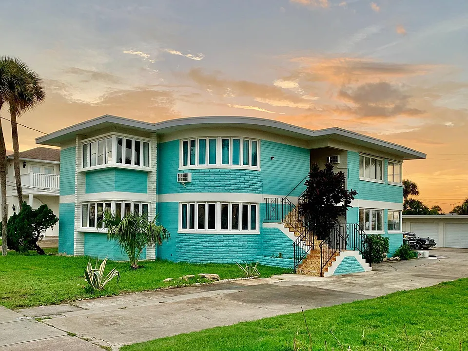 601 University Blvd #4