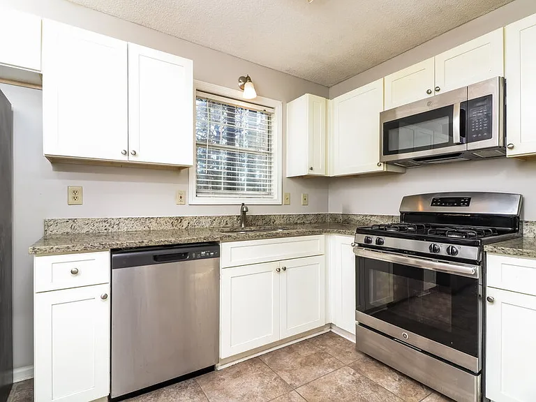 200 Campbell Dr — Photo 11