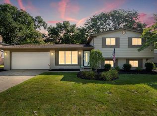 21042 Laurelwood St, Farmington, MI 48336