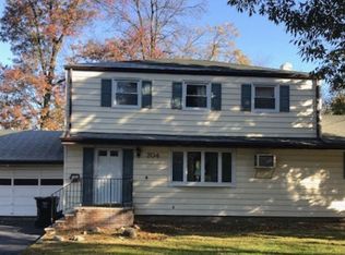 704 Bruce Dr, Paramus, NJ 07652