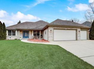 1948 Foxcroft Ln, Waukesha, WI