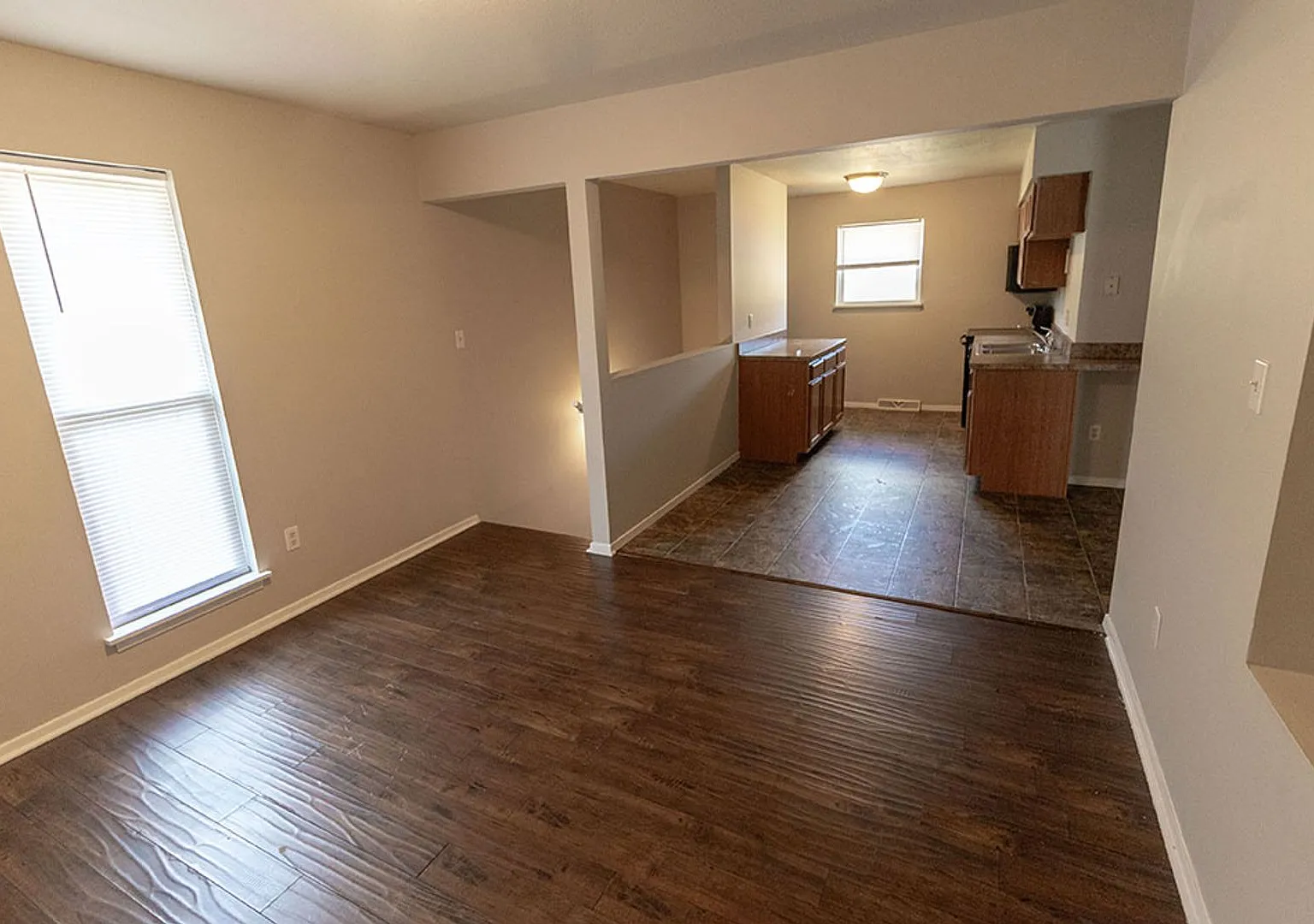 Large 4 bedroom Duplex — Photo 3
