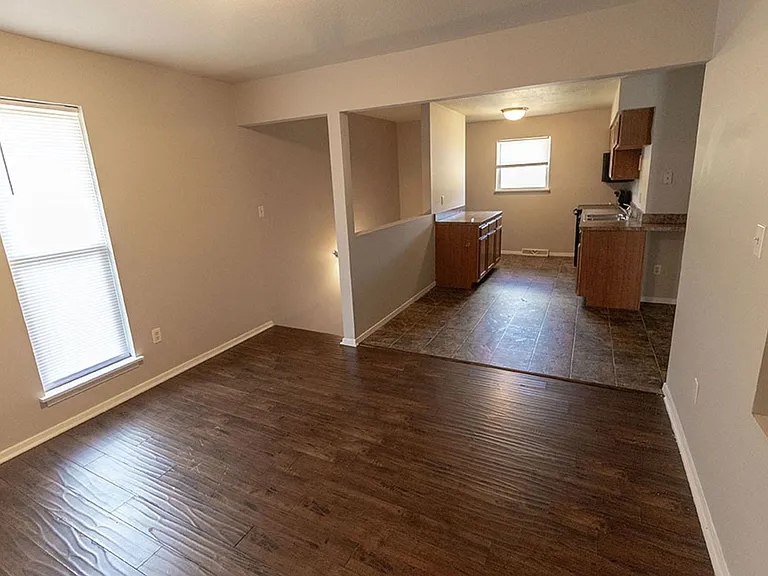 1011 W Ash St — Photo 3