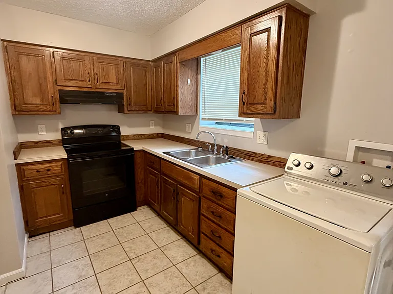 505 Sycamore St — Photo 4