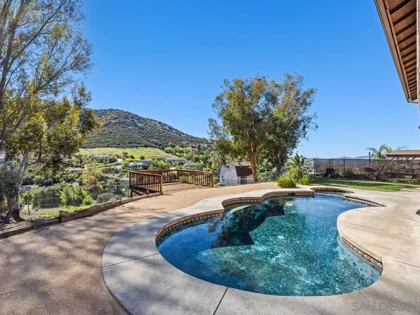 14541 Miguel Ln, El Cajon, CA 92021