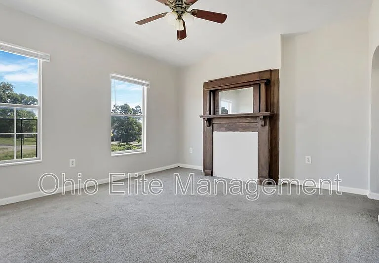 347 1/2 E Welch Ave — Photo 9
