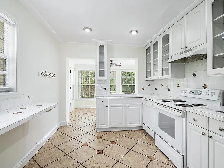 245 Cortez Rd — Photo 14