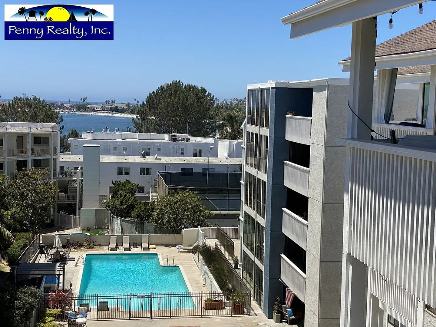 Spacious 2-Bedroom / 2-Bath Condo with Panoramic Bay Views — Photo 1
