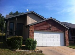 211 W Camino St, Springfield, MO 65810