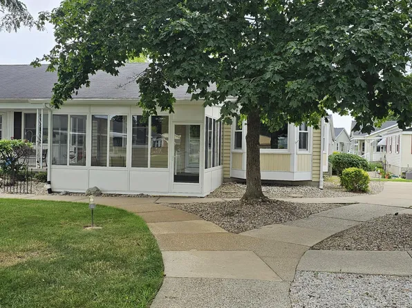 1009 Village Ln #210, Jenison, MI 49428