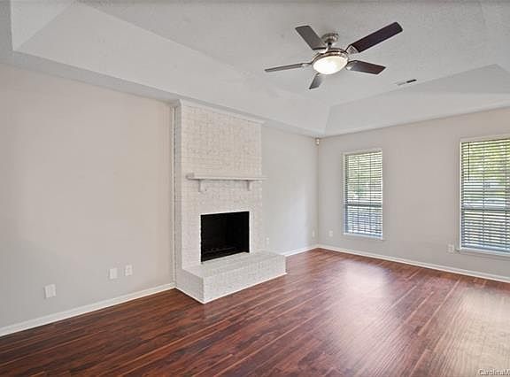 5th image of 2401 Oak Leigh Dr