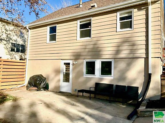 3rd image of 2321 S Magnolia St