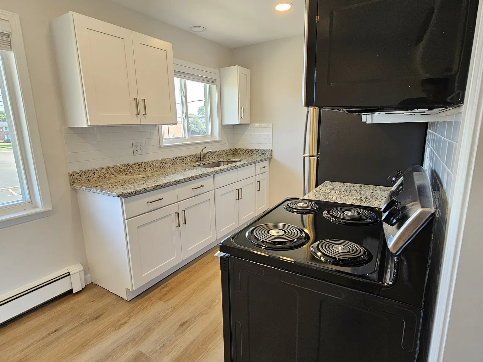 1 bed, 677 sqft, $1,200 — Photo 3