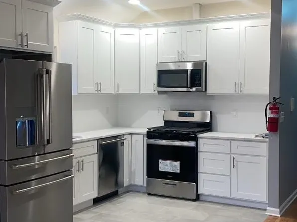 139 W 26th St #2, Bayonne, NJ 07002