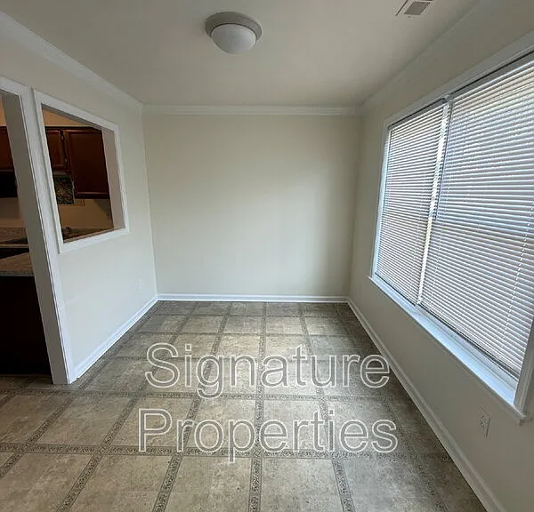 913 Ewell Rd — Photo 2