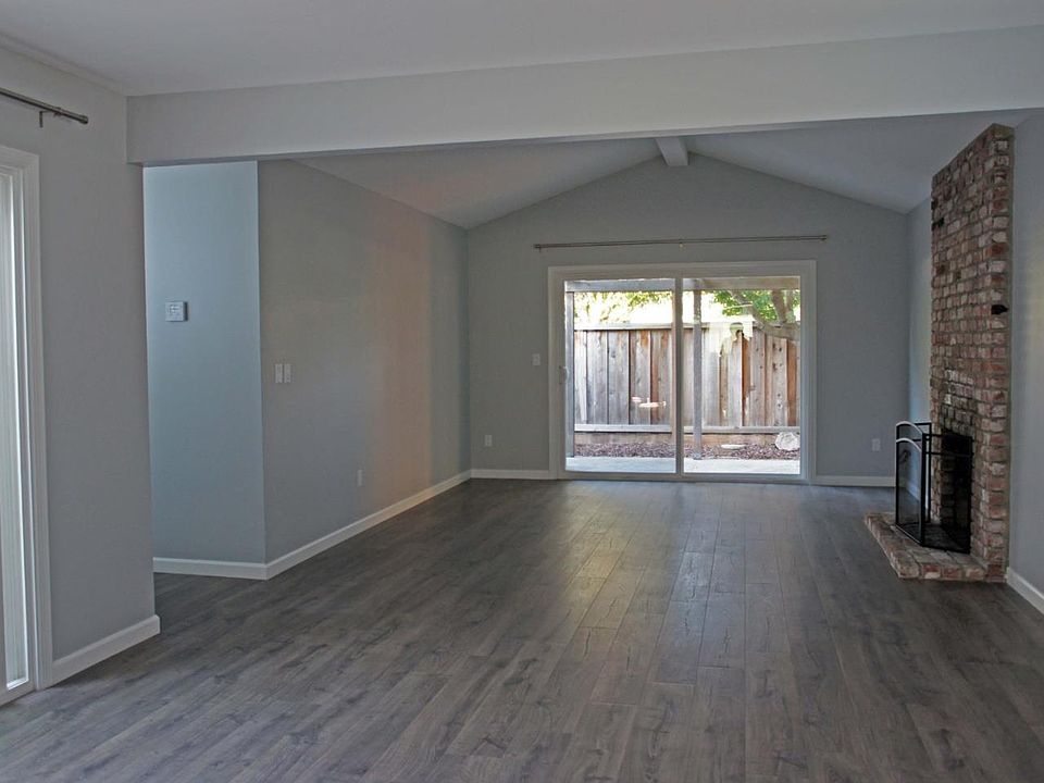 2nd image of 20261 Reinell Pl