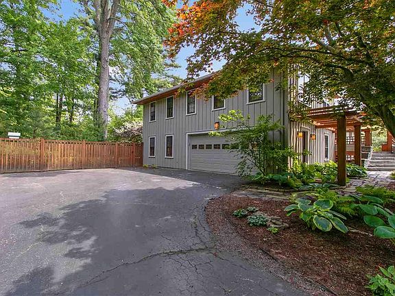 4th image of 28 Southwood Dr