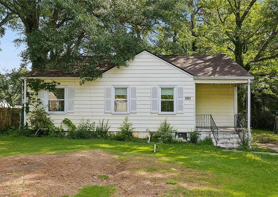 1st image of 1921 Clearwater Dr SE