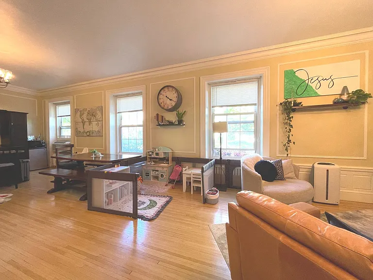 Cass Street Apartments — Photo 36