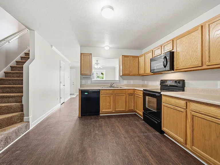 404 Springwood Dr — Photo 12