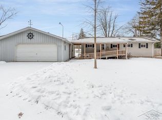 590 Paradise Dr, Beaverton, MI 48612