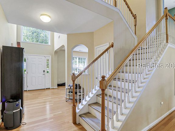 5th image of 99 Pinecrest Cir