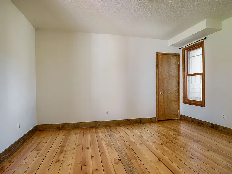 937 Ames Ave #B — Photo 2
