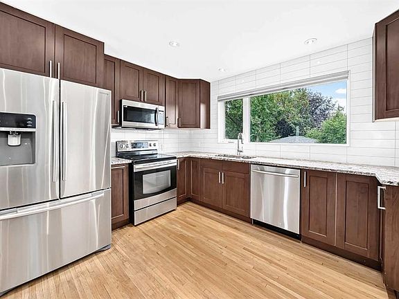 4th image of 173 NE Cornwallis Dr NW