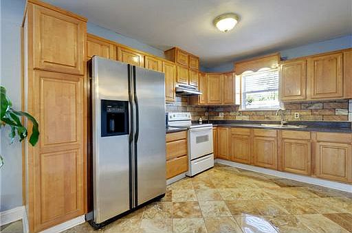 5th image of 350 Barkwood Cir