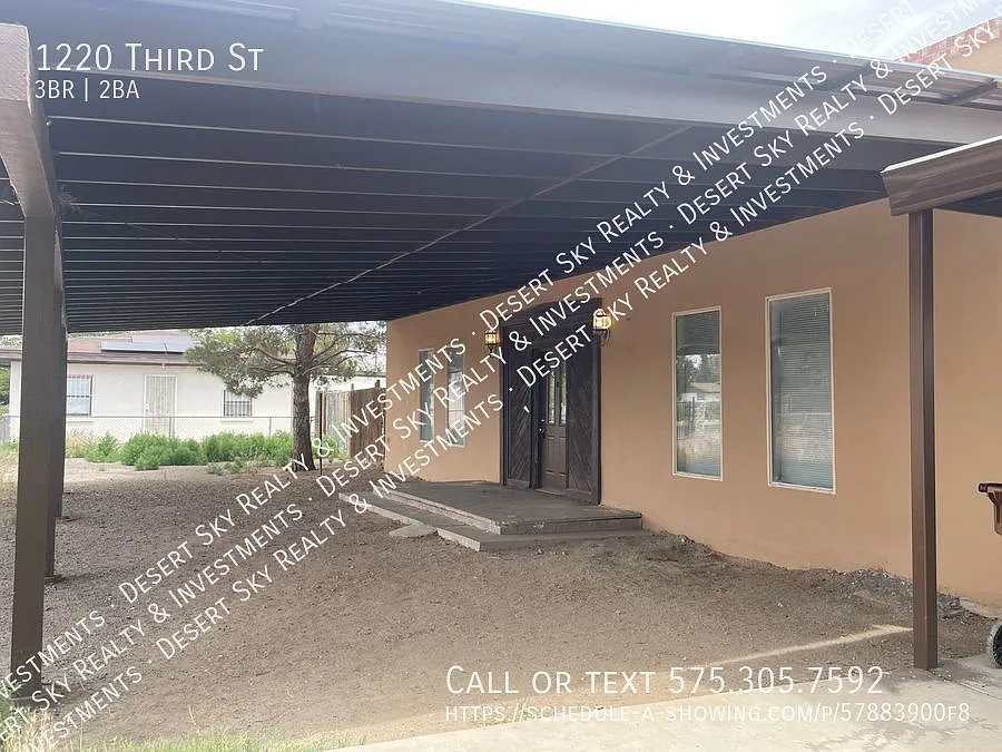 3 Bedroom, 2 Bathroom House — Photo 2