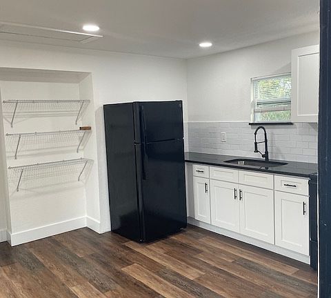 5th image of 800 15th Ave S #2