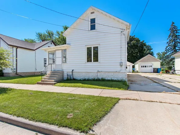 651 W 11th Ave, Oshkosh, WI 54902