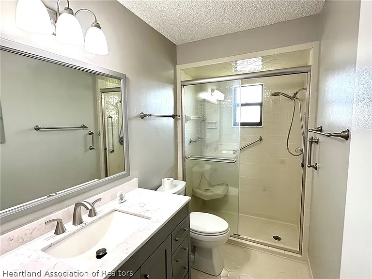 1611 Prospect St — Photo 16