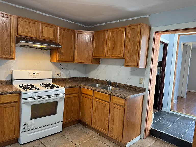 2616 S Hillock Ave #BASEMENT — Photo 11