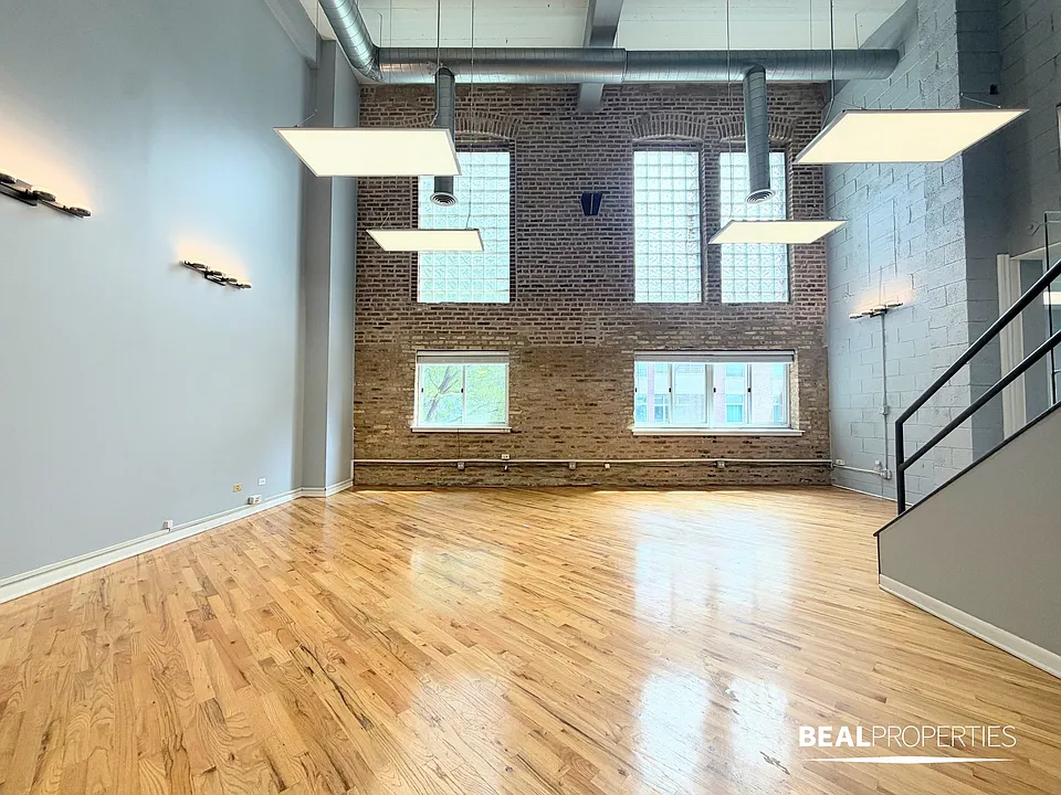 2320 N Damen Ave #2D
