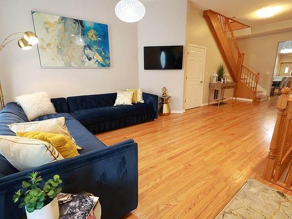 3rd image of 3651 S Giles Ave