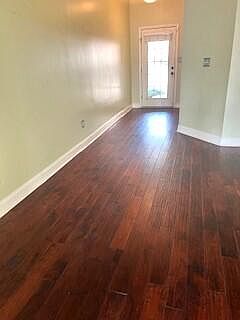 4th image of 401 Sandleton Way