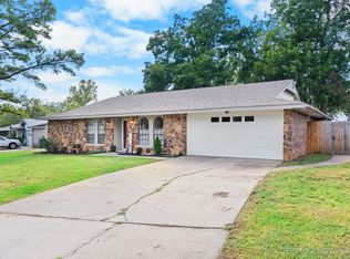 397 Fleetwood Dr, Bartlesville, OK 74006