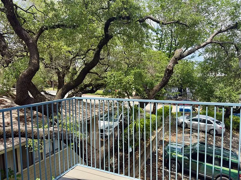 513 S Park Dr #301 — Photo 14