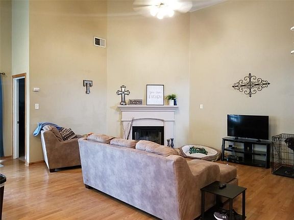 3rd image of 10621 Ashmore Dr
