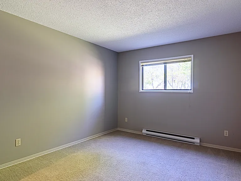 525 Thompson Dr — Photo 8