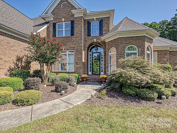 2nd image of 7512 Meadowgate Ln